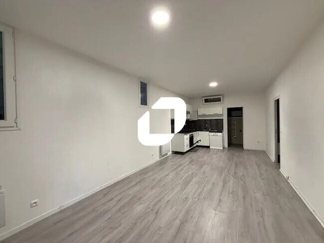 Plus de détails pour Bureau, Local d'activités à louer