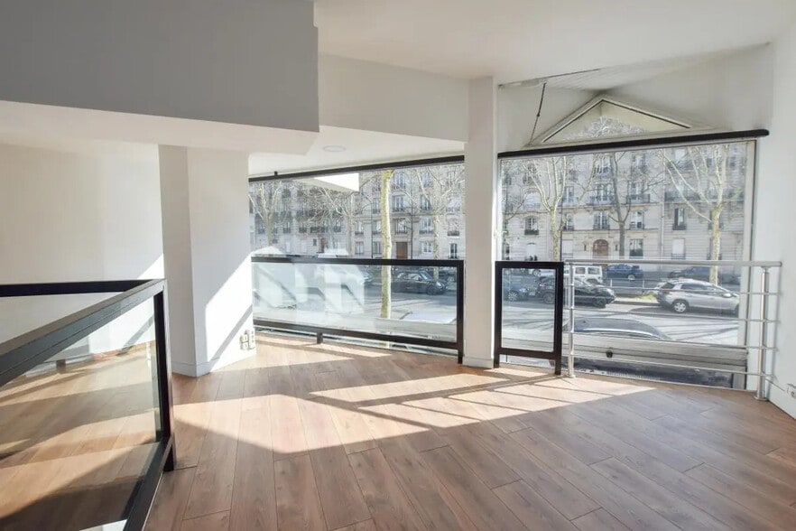 Local commercial dans Paris à louer - Photo de l’immeuble – Image 2 sur 7