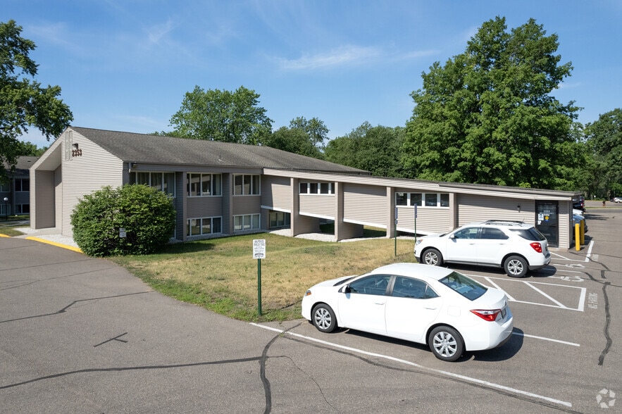 2353 Rice St, Roseville, MN à louer - Photo de l’immeuble – Image 3 sur 4