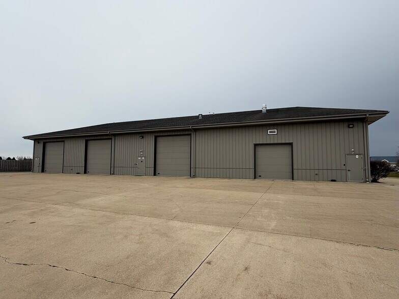 90 Templeton Dr, Oswego, IL à vendre - Photo de l’immeuble – Image 3 sur 13