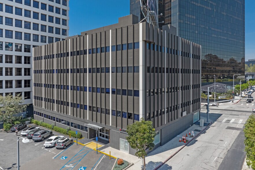 11600 Wilshire Blvd, Los Angeles, CA à louer - Photo de l’immeuble – Image 1 sur 23