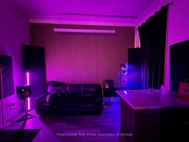 6 Denison Av, Toronto, ON à louer - Photo intérieure – Image 3 sur 4