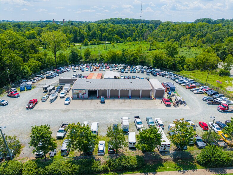 1314 E Club Blvd, Durham, NC à louer - Photo de l’immeuble – Image 2 sur 3