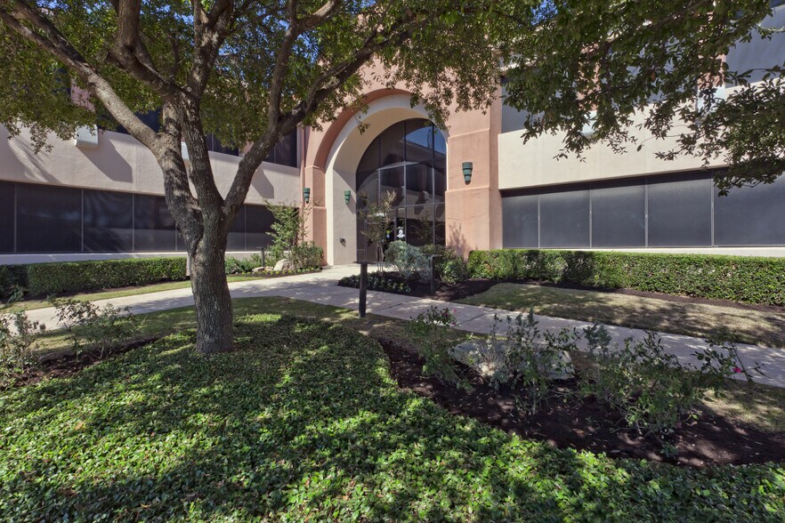 19016 Stone Oak Pky, San Antonio, TX à louer - Photo de l’immeuble – Image 2 sur 4