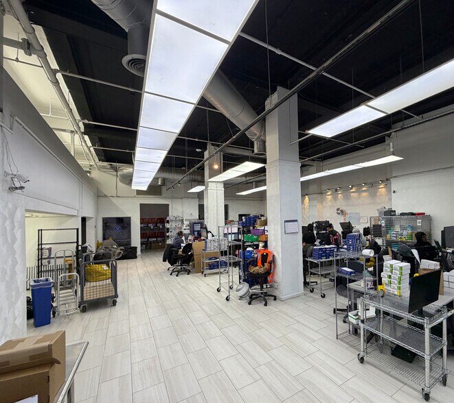 237 W 37th St, New York, NY à louer - Photo de l’immeuble – Image 2 sur 10