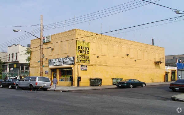 165 Newport St, Brooklyn, NY à vendre - Photo principale – Image 1 sur 10