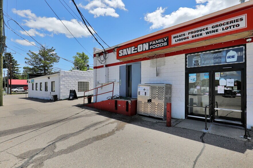 131 E Grand River Ave, Fowlerville, MI à vendre - Photo de l’immeuble – Image 3 sur 31