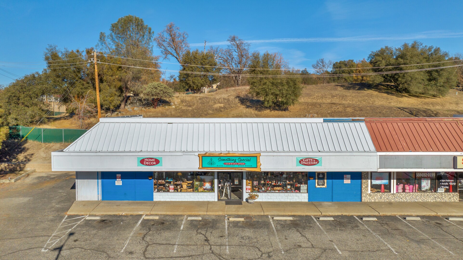 40120 Hwy 41, Oakhurst, CA à vendre Photo de l’immeuble– Image 1 sur 11