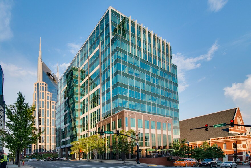 401 Commerce St, Nashville, TN à louer - Photo de l’immeuble – Image 2 sur 13