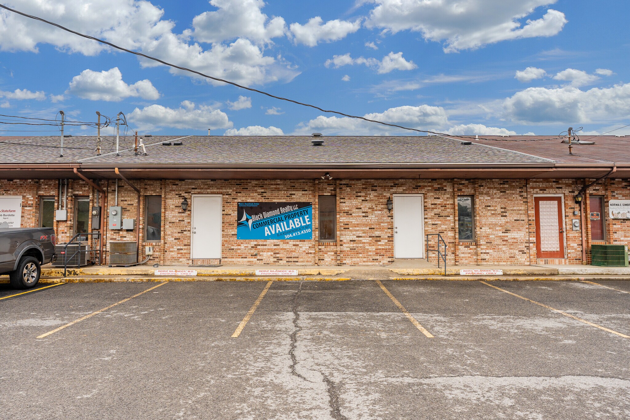 1189 Pineview Dr, Morgantown, WV à louer Photo principale– Image 1 sur 35
