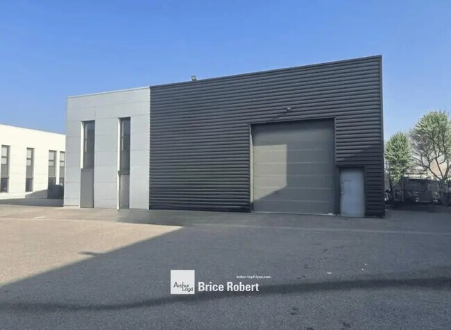 Plus de détails pour 10 Rue Jacquard, Chassieu - Local d'activités à louer