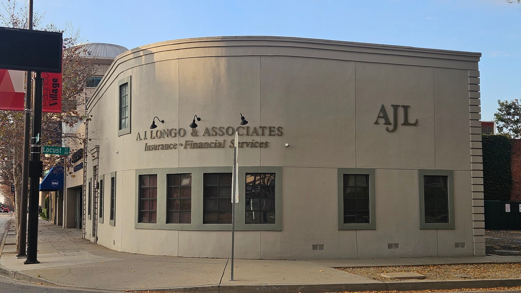 249-253 N Lake Ave, Pasadena, CA à louer Photo de l’immeuble– Image 1 sur 8