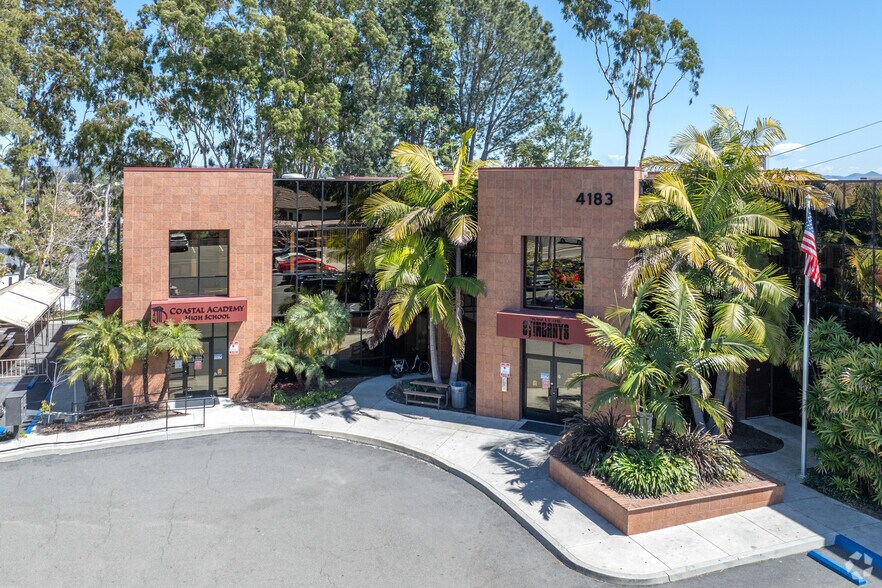 4183 Avenida De La Plata, Oceanside, CA à louer - Photo de l’immeuble – Image 2 sur 8