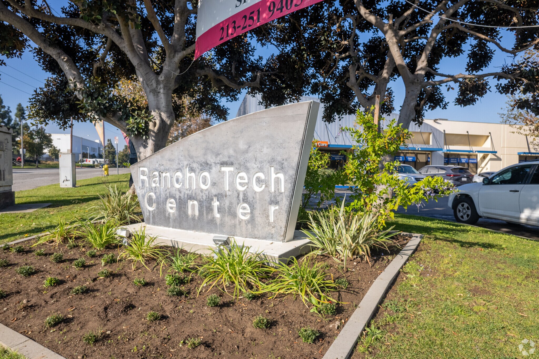 901 W Victoria St, Compton, CA à louer Photo principale– Image 1 sur 18