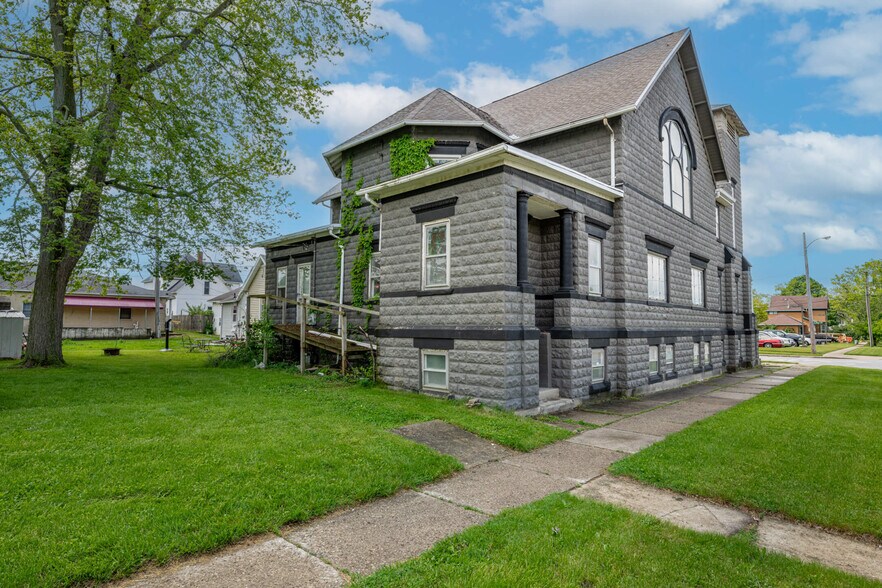 118 N Pine St, Saint Marys, OH à vendre - Photo de l’immeuble – Image 3 sur 11