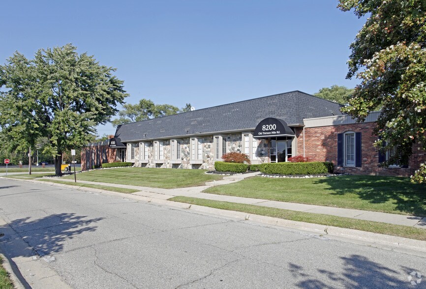 8200 Old 13 Mile Rd, Warren, MI à louer - Photo principale – Image 1 sur 4