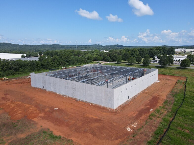 740 Beaver Creek Dr, Martinsville, VA à louer - Photo de l’immeuble – Image 3 sur 6