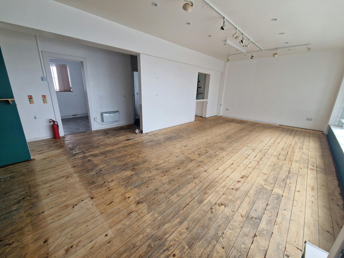 Milvil Rd, Gosport, HAM PO13 9LY - Lot 8 - - Photo intérieure - Image 1 of 6