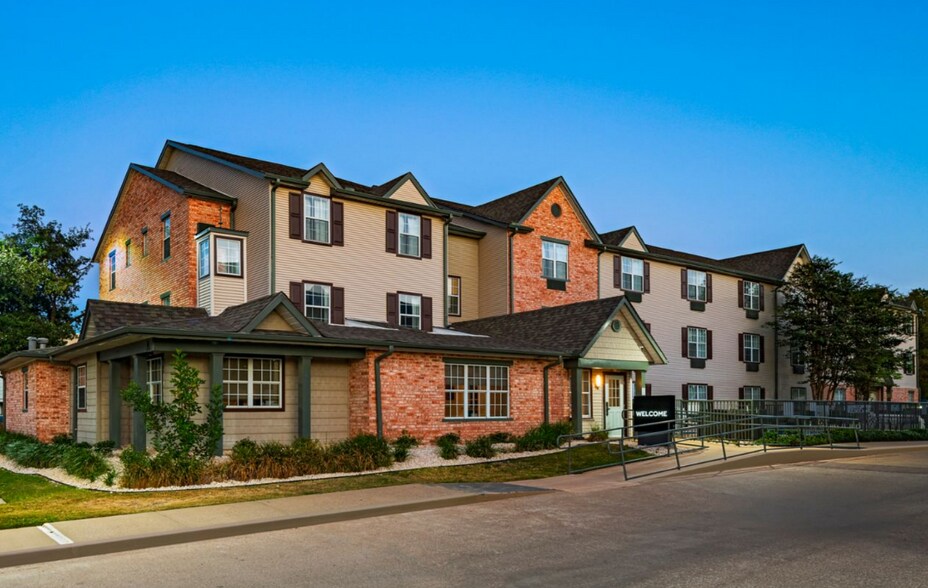 1300 University Dr E, College Station, TX à vendre - Photo principale – Image 1 sur 19