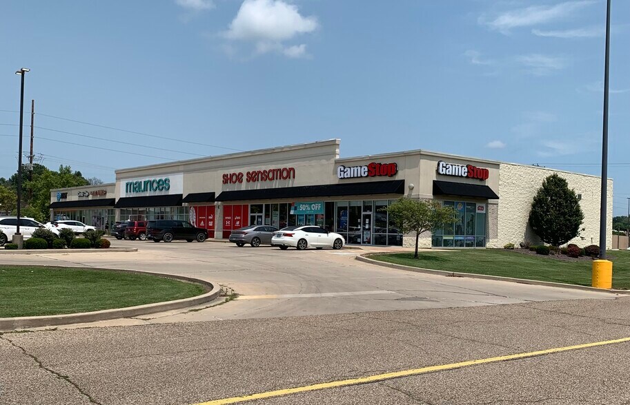 1939 Morton Ave, Jacksonville, IL à louer - Photo de l’immeuble – Image 3 sur 15