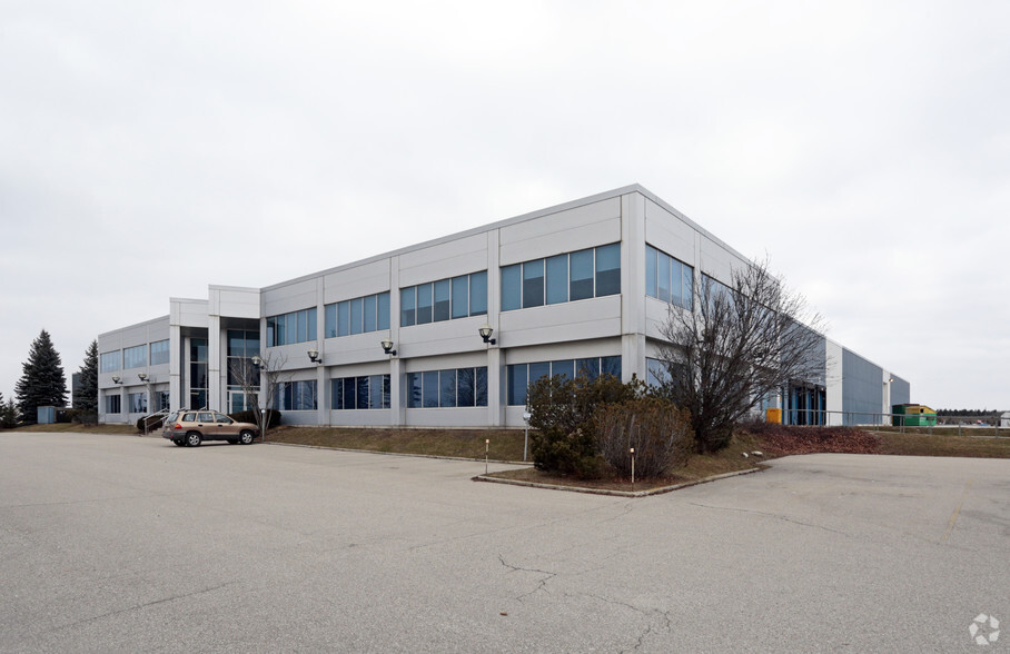 570 Southgate Dr, Guelph, ON à louer - Photo principale – Image 1 sur 3