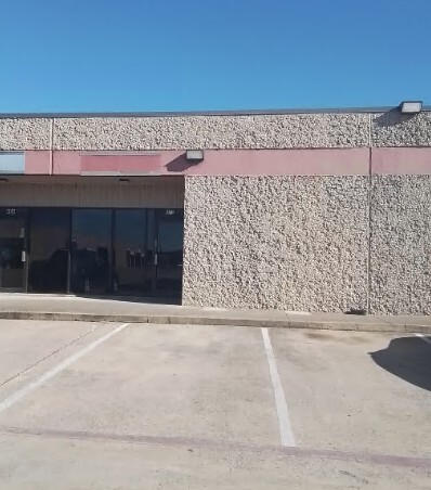2100 S Great Southwest Pky, Grand Prairie, TX à louer Photo de l’immeuble– Image 1 sur 11