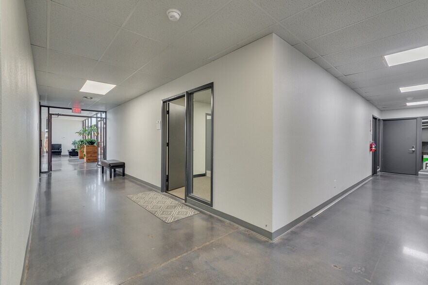 4925 Davis Blvd, Fort Worth, TX à louer - Photo intérieure – Image 2 sur 17