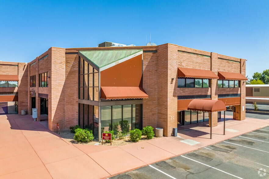 2727 W Glendale Ave, Phoenix, AZ à louer - Photo de l’immeuble – Image 1 sur 32