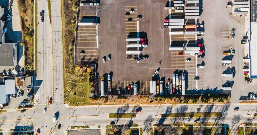 6000 N 76th St, Milwaukee, WI à louer - Photo de l’immeuble – Image 3 sur 9