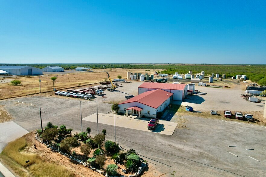 14800 IH 35, Dilley, TX à vendre - Photo de l’immeuble – Image 2 sur 27