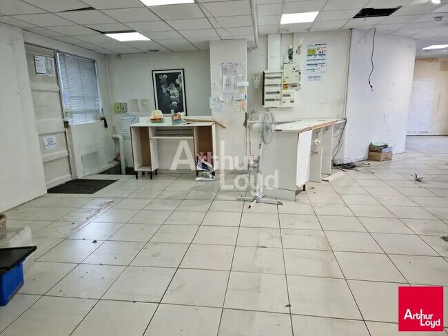Plus de détails pour Local commercial à louer