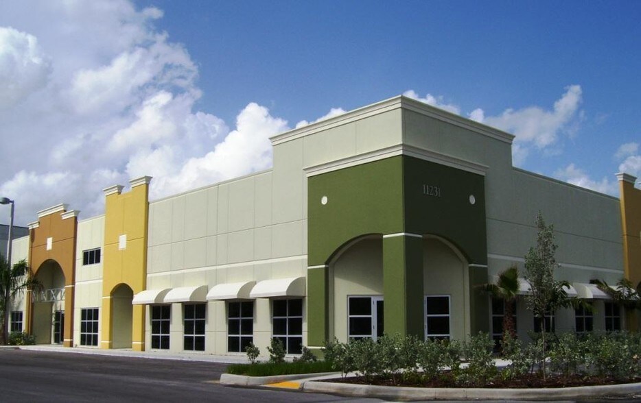 11231 NW 20th St, Miami, FL à louer - Photo de l’immeuble – Image 2 sur 8