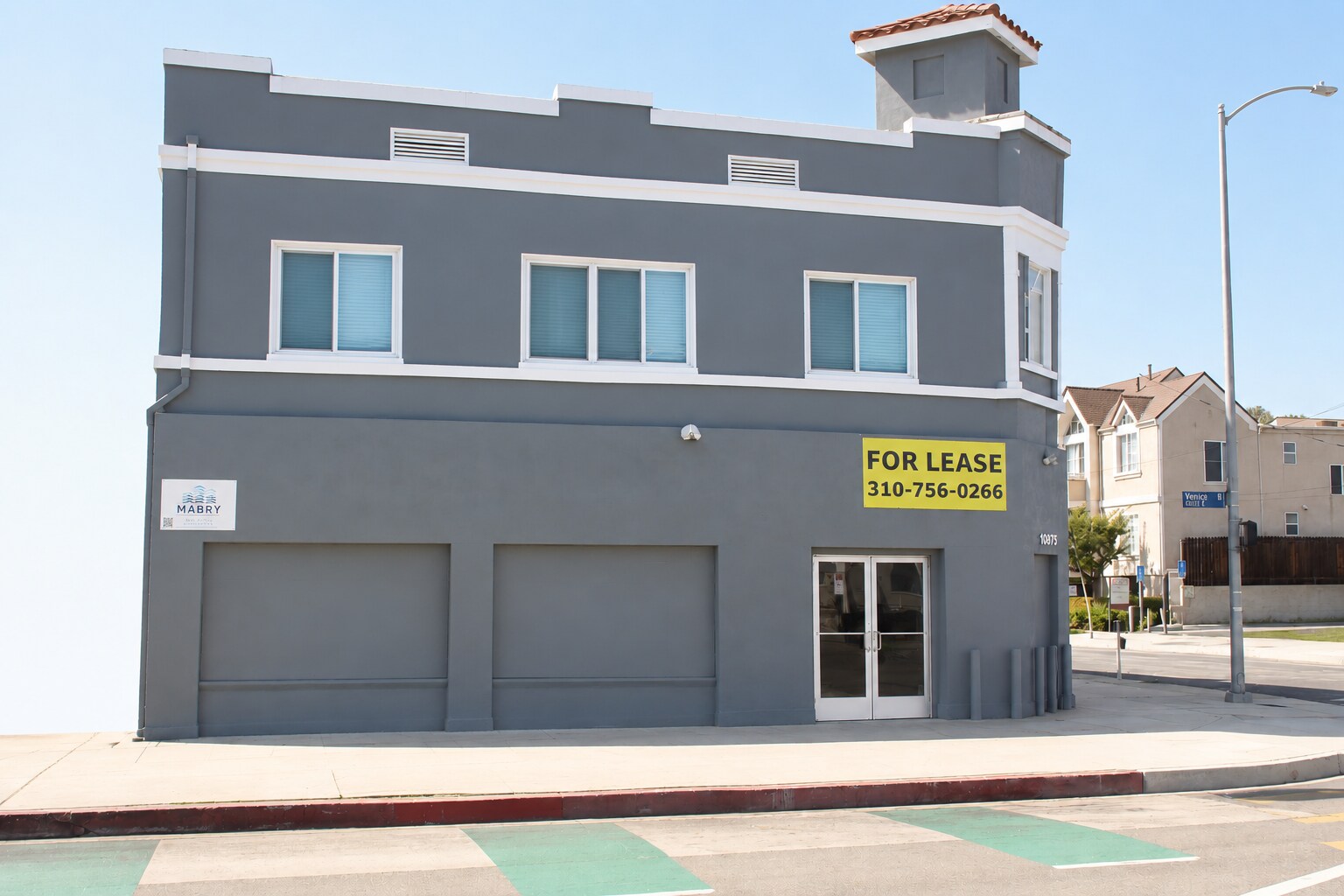 10875 Venice Blvd, Los Angeles, CA à louer Photo de l’immeuble– Image 1 sur 7