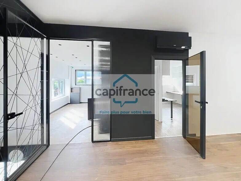 Bureau dans Porte-de-Savoie à louer - Photo de l’immeuble – Image 2 sur 4