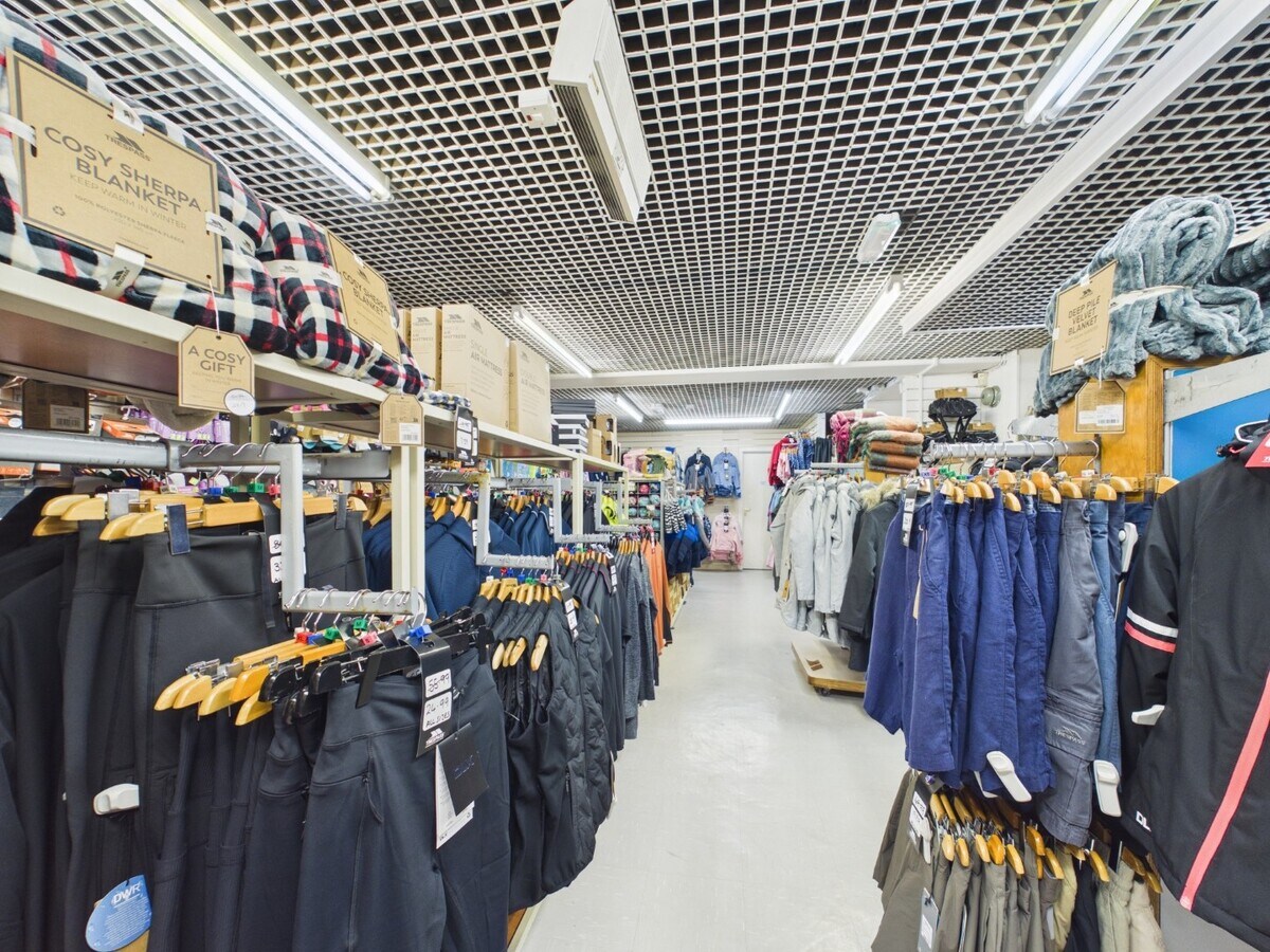 97-101 High St, Fort William, HLD PH33 6DG - Lot 99 - - Photo intérieure - Image 1 of 6