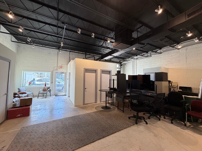 3241-3249 NW 38th St, Miami, FL à vendre - Photo de l’immeuble – Image 3 sur 14