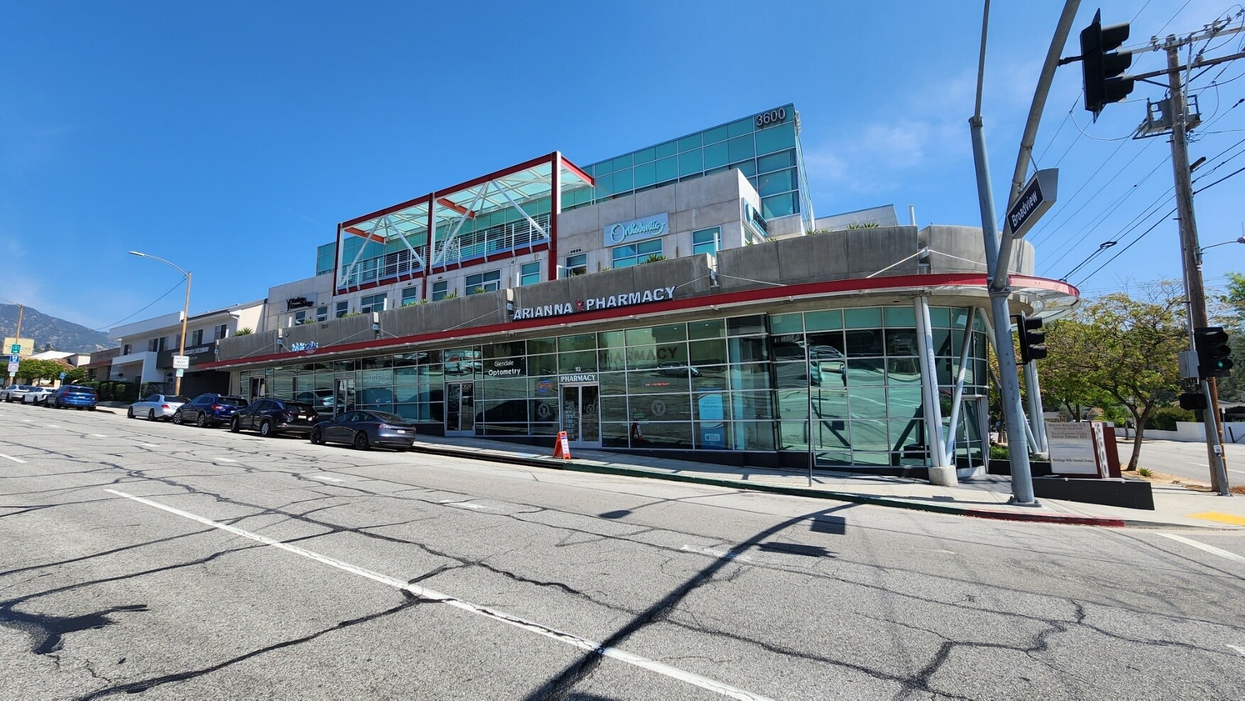 3600 N Verdugo Rd, Glendale, CA à louer Photo de l’immeuble– Image 1 sur 13