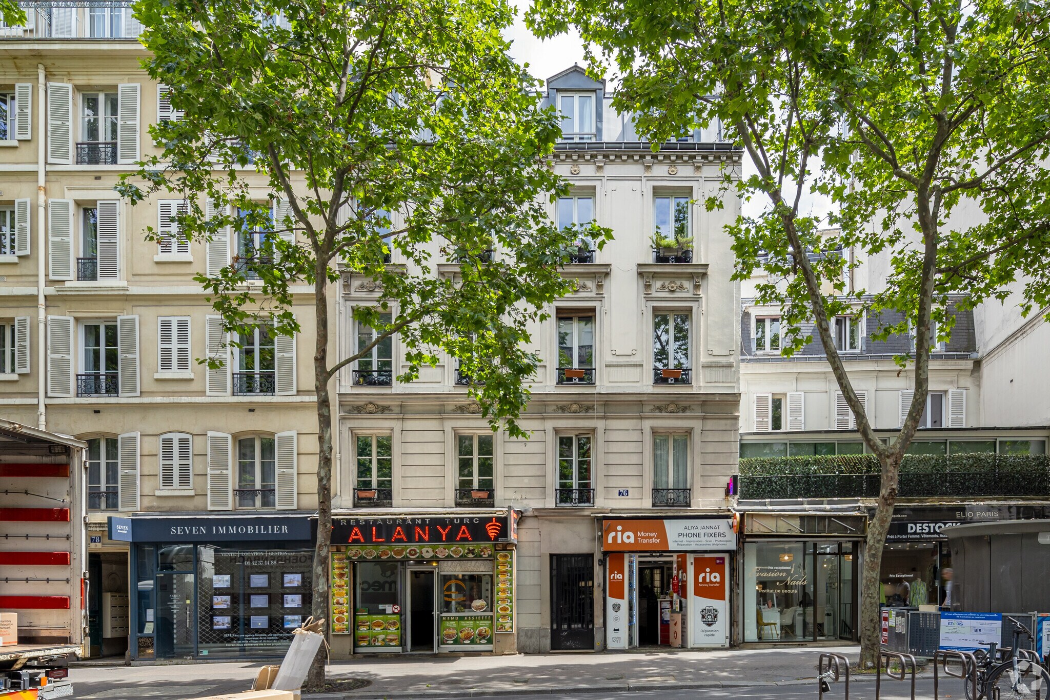 Local commercial dans Paris à louer Photo principale– Image 1 sur 3
