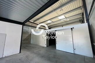 Plus de détails pour Local d'activités à louer