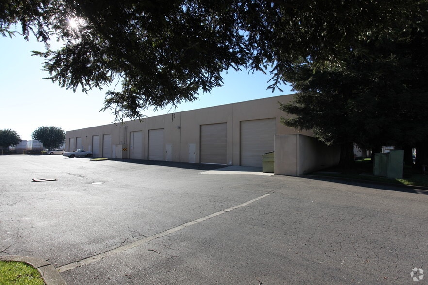 8240 Belvedere Ave, Sacramento, CA à louer - Photo de l’immeuble – Image 2 sur 2