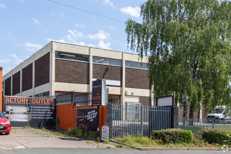 303 Halesowen Rd, Dudley à louer - Photo de l’immeuble – Image 2 sur 2