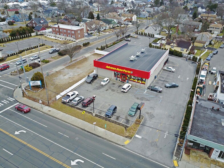 9 W Montauk Hwy, Lindenhurst, NY à vendre - Aérien – Image 2 sur 5