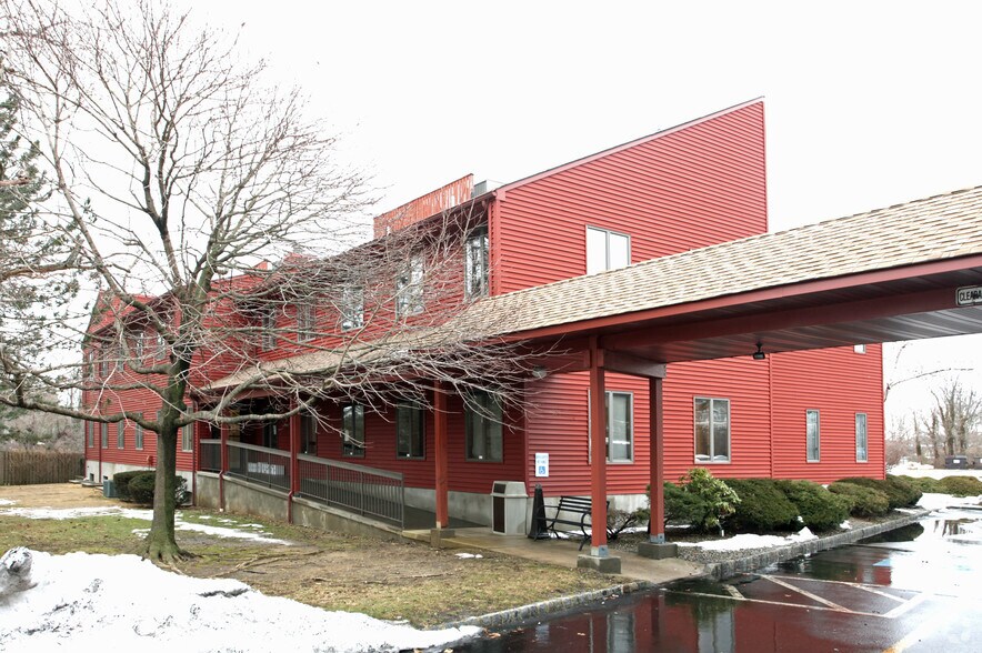 223 Monmouth Rd, West Long Branch, NJ à louer - Photo de l’immeuble – Image 2 sur 32