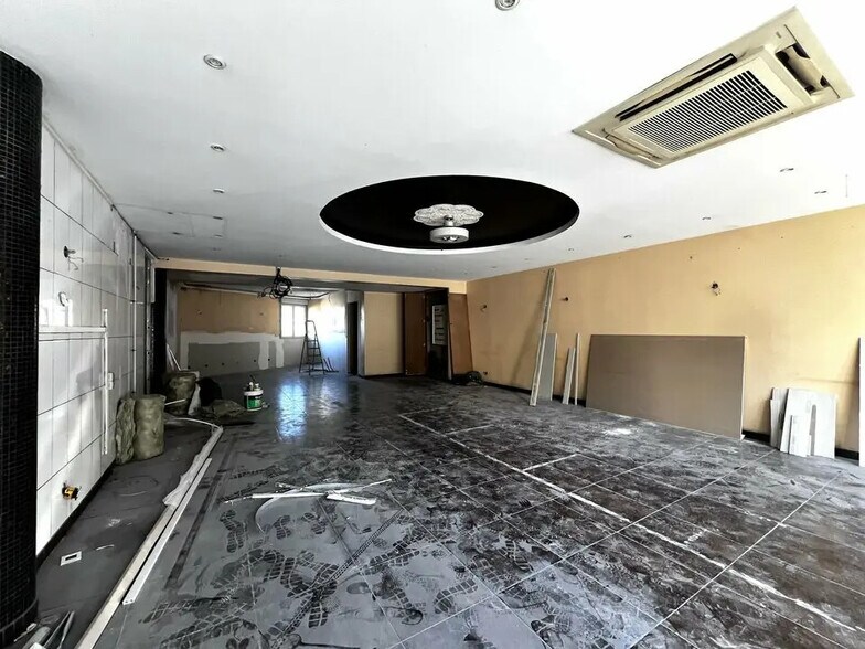 Local commercial dans Grasse à louer - Photo intérieure – Image 2 sur 5