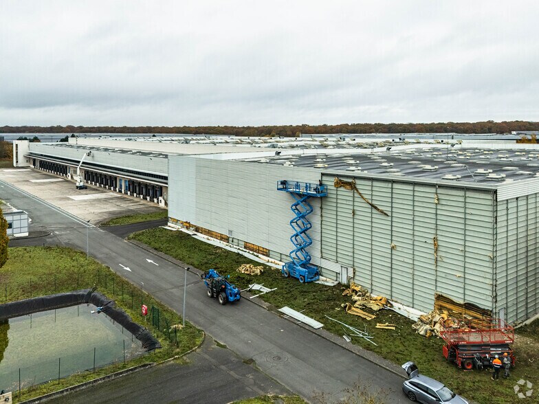 2 Boulevard Jean Monnet, Combs-la-Ville à louer - Photo de l’immeuble – Image 2 sur 3