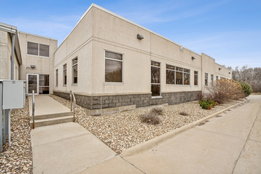 2975 Airline Cir, Waterloo, IA à louer - Photo de l’immeuble – Image 2 sur 43