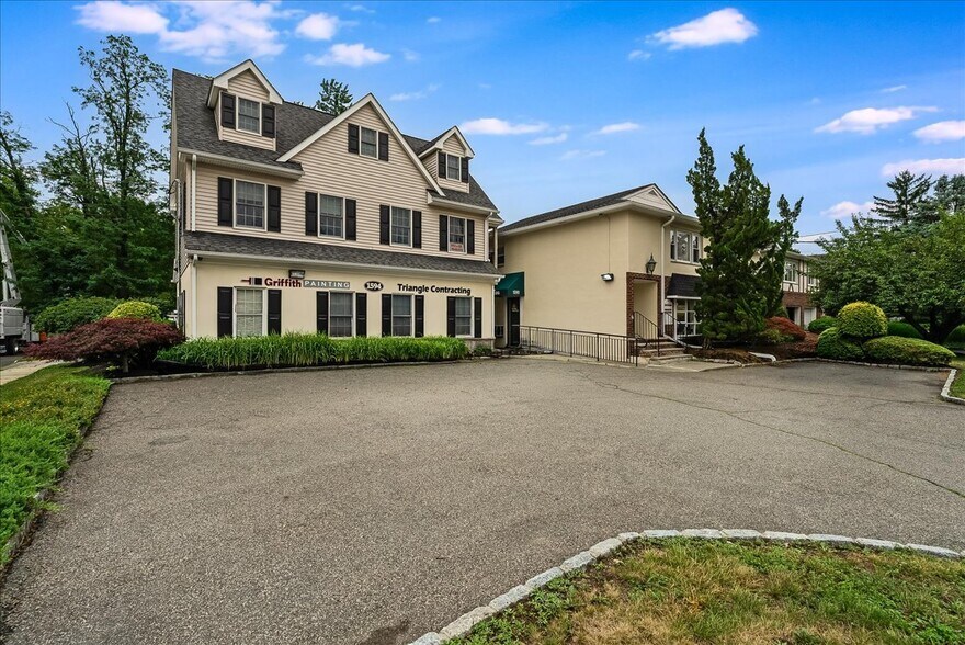 1590 E 2nd St, Scotch Plains, NJ à vendre - Photo de l’immeuble – Image 1 sur 29