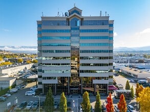 1700 Dickson Av, Kelowna, BC à louer Photo de l’immeuble– Image 2 sur 2