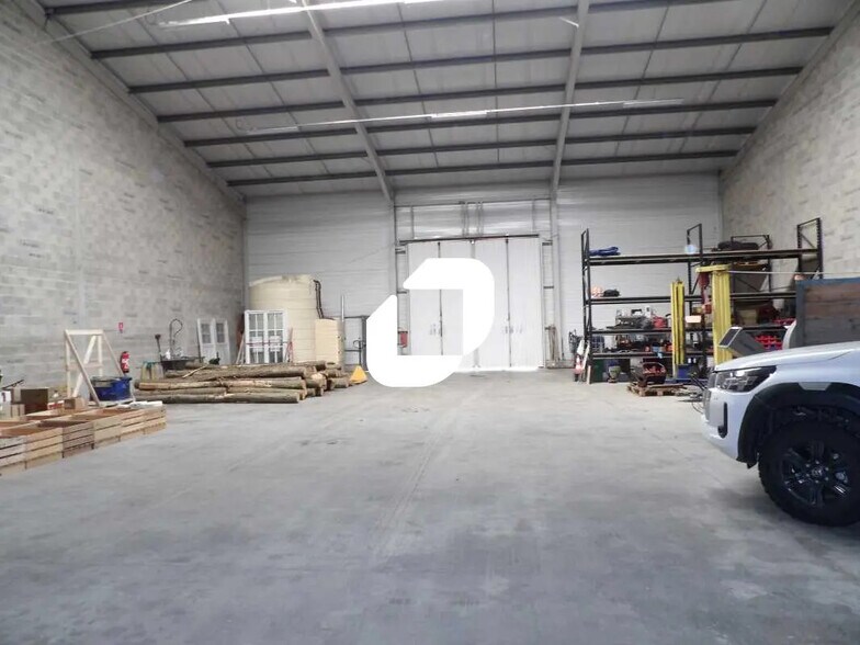 Local d’activités dans Gargenville à louer - Photo intérieure – Image 2 sur 8