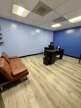 4419 Van Nuys Blvd, Sherman Oaks, CA à louer Photo intérieure– Image 2 sur 11